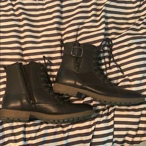 Men combat boots